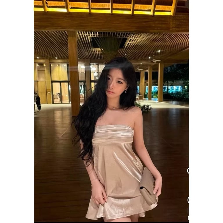 Váy lụa ngắn
