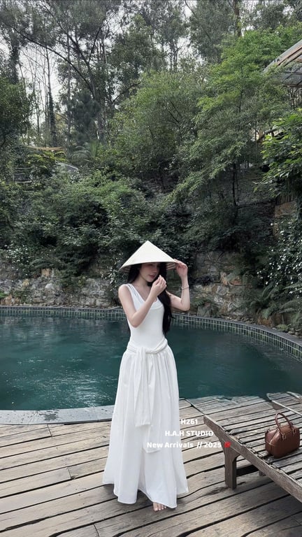 Maxi trắng cột dây