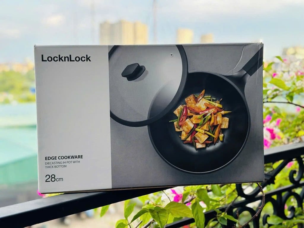 CAW2811 – Chảo sâu lòng siêu chống dính Lock&Lock EDGE size 28cm, cao 9cm – full vung kính