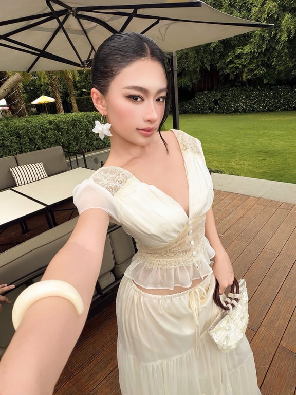 Set áo cánh tiên + chân váy brand OBIBI