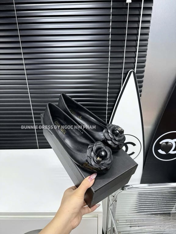 Giày búp bê chanel hoa trà đen