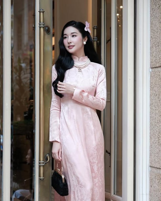 Áo dài hồng cao cổ form suông