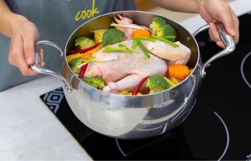 Nồi đúc nguyên khối quả táo 2 quai Oyatton 24 và 26cm