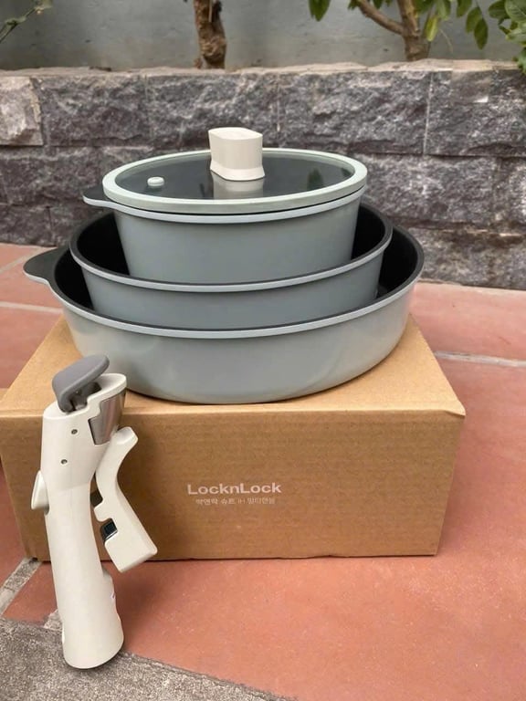 Bộ nồi chảo chống dính Suit Lock&Lock Detachable 18cm - 22cm - 26cm một tay cầm có thể tháo rời SDE1181IHS01