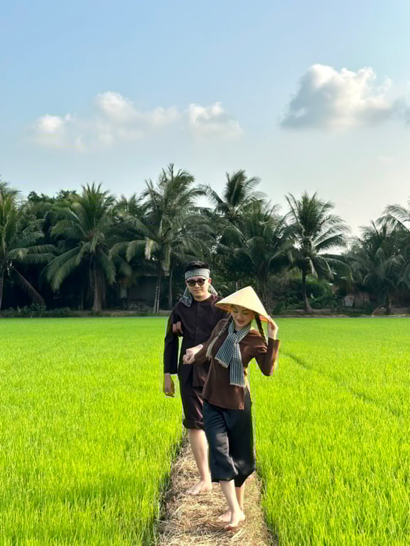 Cặp Bà ba nâu lụa-kate nam nữ