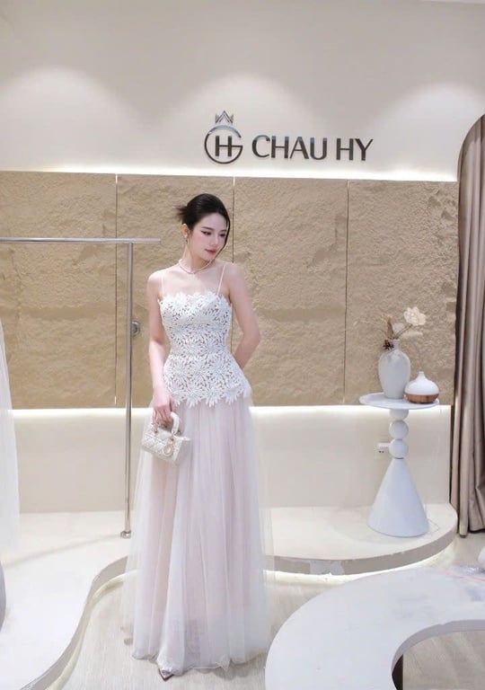 Chân váy + áo ren bông tuyết