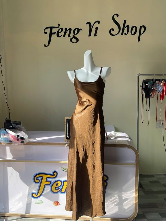 Đầm lụa nâu