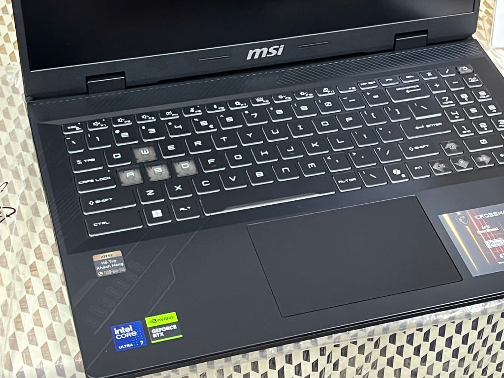 Laptop MSI Crosshair 16 HX AI D2XWFKG-036VN (Intel Core Ultra 7 255HX | RTX 5060 | 16 inch QHD+ 240Hz | 16GB | 1TB | Win 11 | Xám)BH 2 NĂM