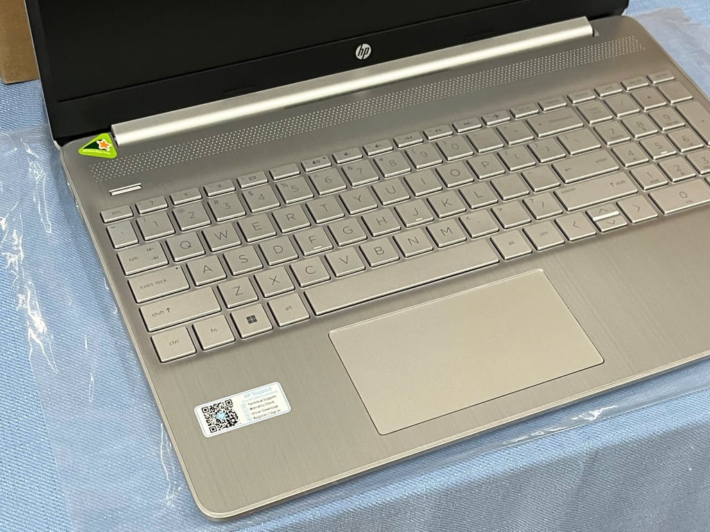 Laptop HP 15s-fq5144TU 7C0R8PA