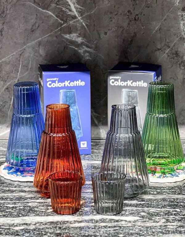 Bình nước tích hợp cốc uống 2 in 1 tuyệt đẹp Color Kettle IWVV phong cách Pháp tối giản và tinh tế.