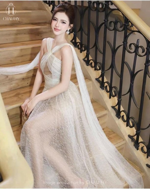 Váy dài trắng cổ yếm vạt dài - DT243