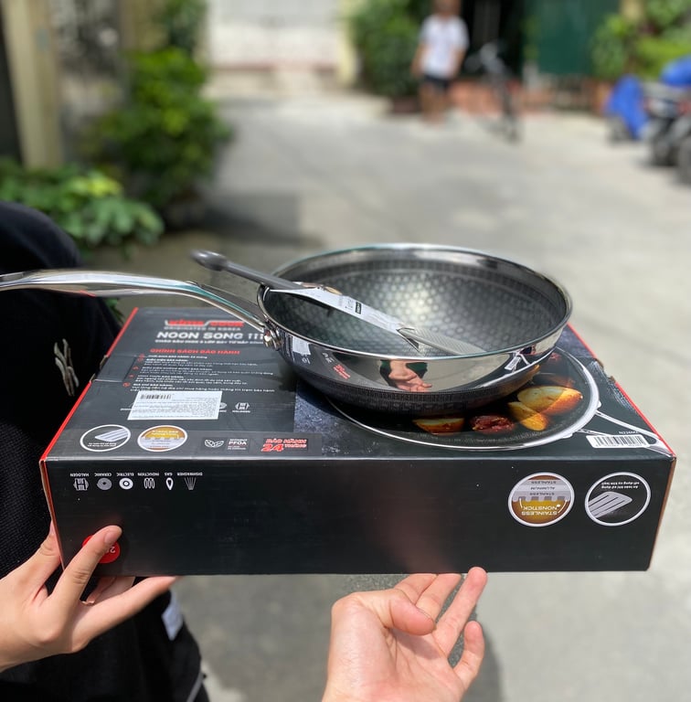 CHẢO SÂU NOON SONG INOX 3 LỚP ĐÁY TỪ NẮP KÍNH CHỐNG DÍNH 2 MẶT KIMS COOK 26cm