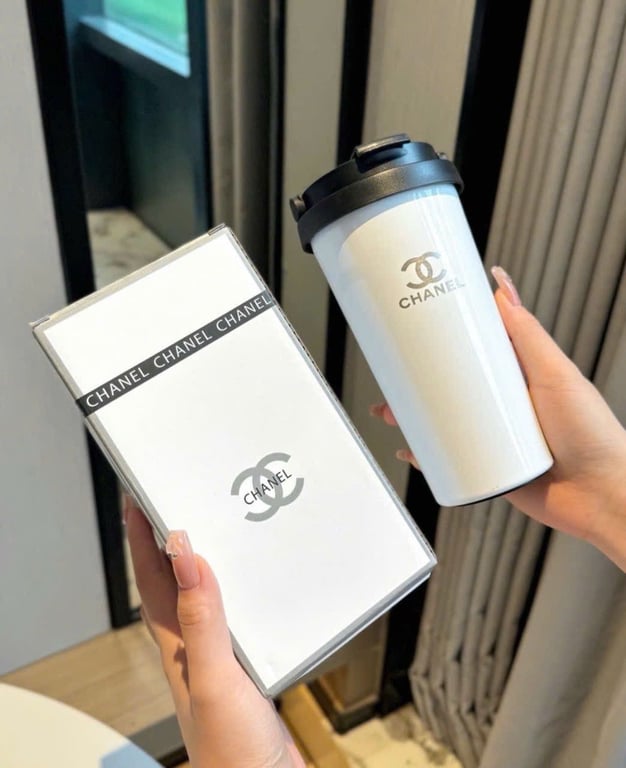 CỐC GIỮ NHIỆT CÓ NẮP ĐẬY KÈM QUAI XÁCH CH@nel SUS 304