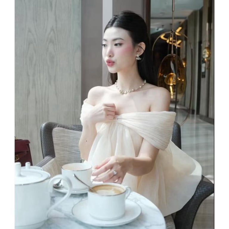 Sét Áo Tơ Trễ Vai Kèm Chân Váy Chữ A Dáng Ngắn Tiểu Thư Jenlly