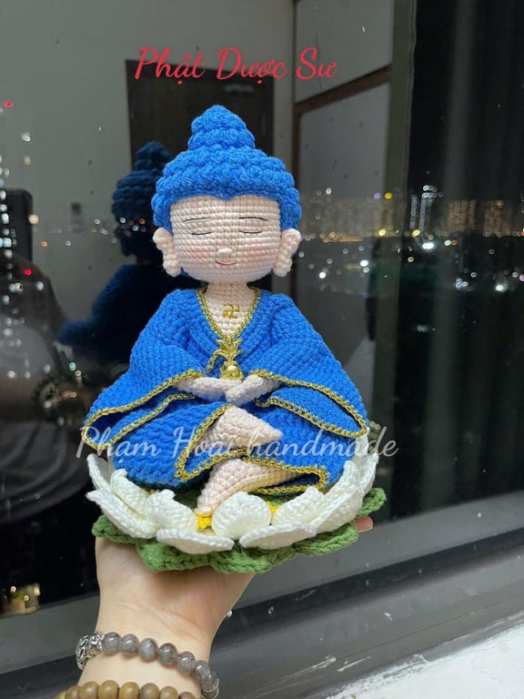 Phật Dược Sư toạ đài sen