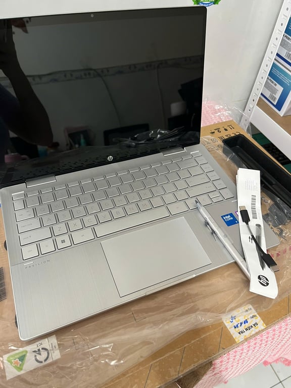 Laptop HP Pavilion X360 14-ek2017TU 9Z2V5PA (CPU Intel Core 5 120U/ RAM 16GB/ SSD 512GB/ 14 inch FHD/ Cảm ứng/ Win 11/ Bạc)