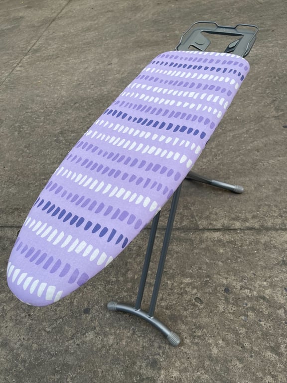 Bàn để ủi quần áo dạng đứng Lebenlang LBL3535