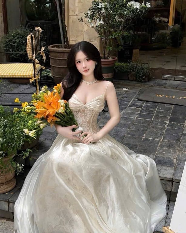 Váy tiệc nàng thơ phối lưới