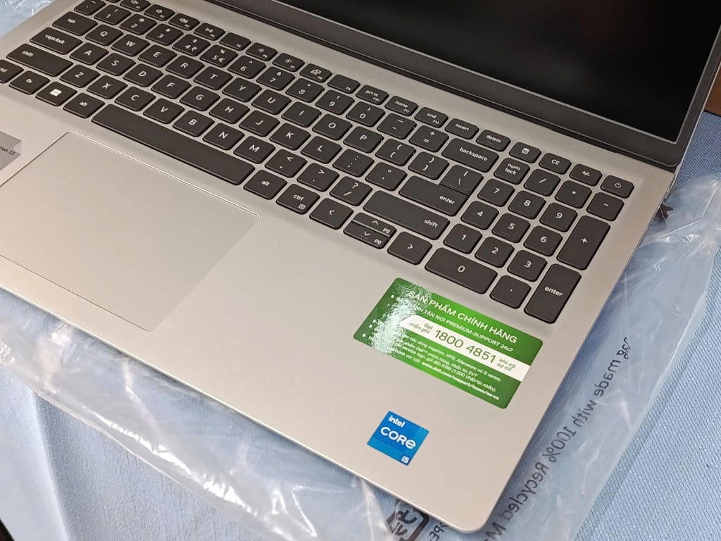 Laptop Dell Inspiron 15 3520 8D10NK