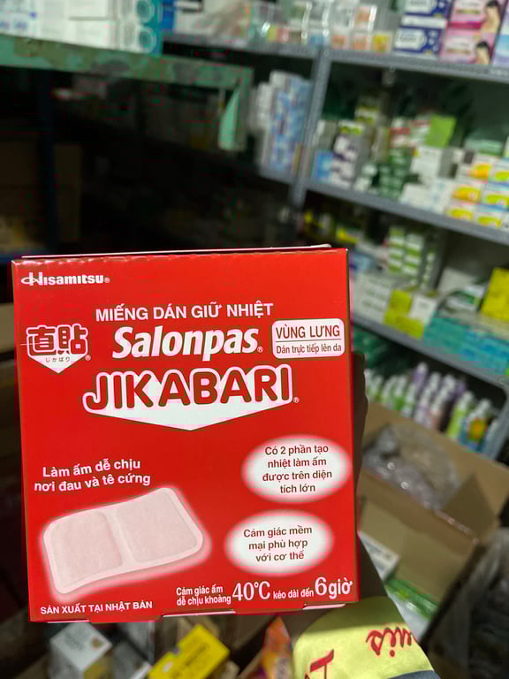 Salonpas đỏ jikabari hộp 8gói giữ nhiệt