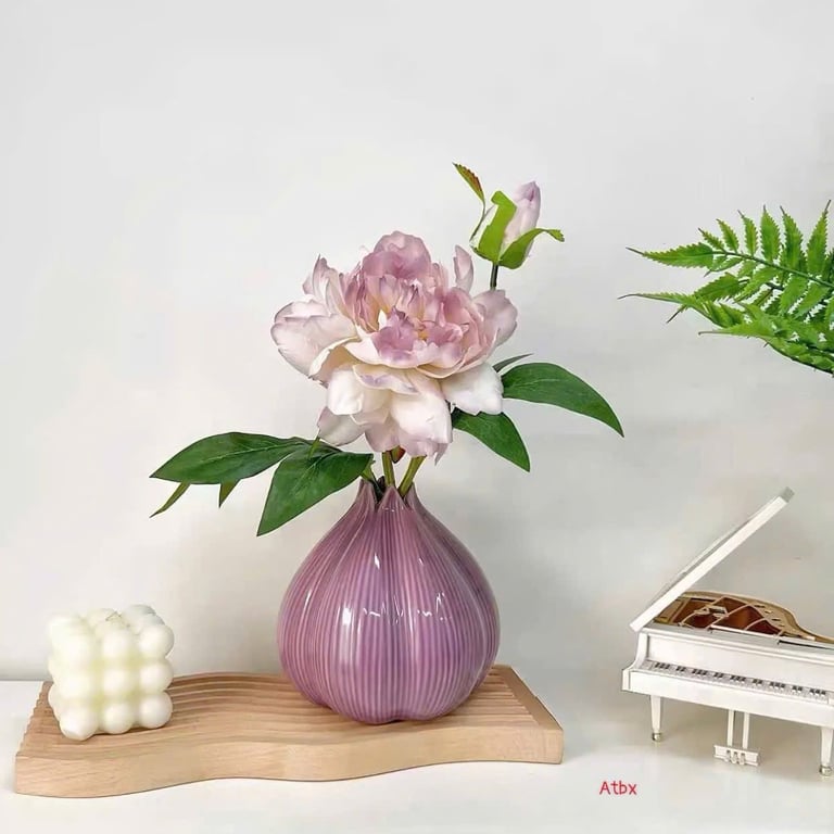 Bình Gốm Sứ Củ Tỏi Kèm Cành Hoa Mẫu Đơn Tím Xinh Xinh