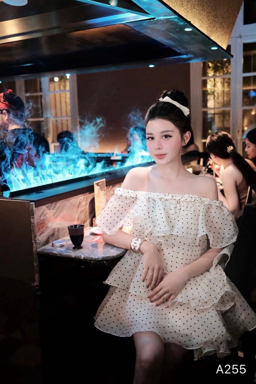 A255- váy trễ vai chấm bi xếp tầng