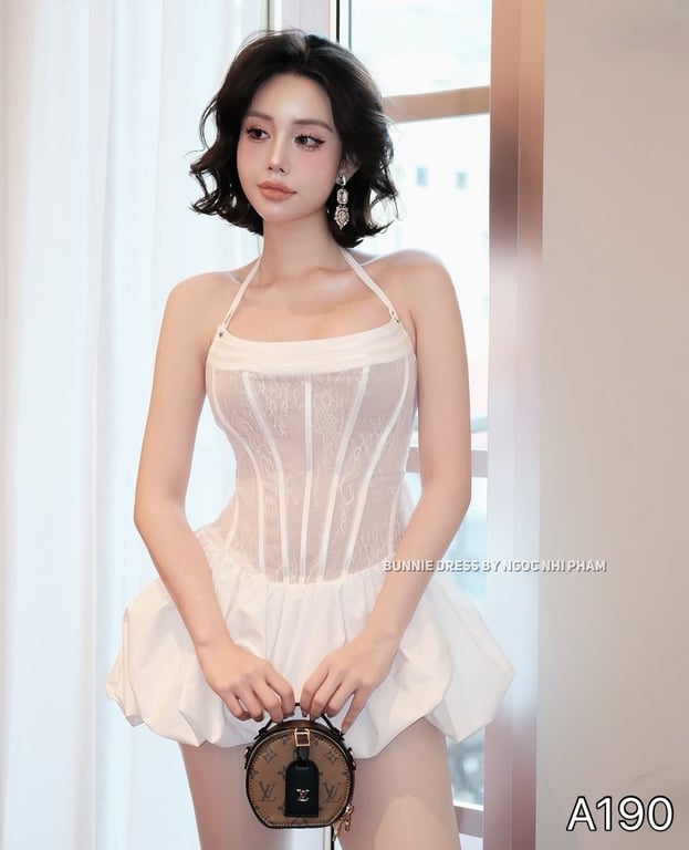 A190- váy yếm trắng ren dáng bí