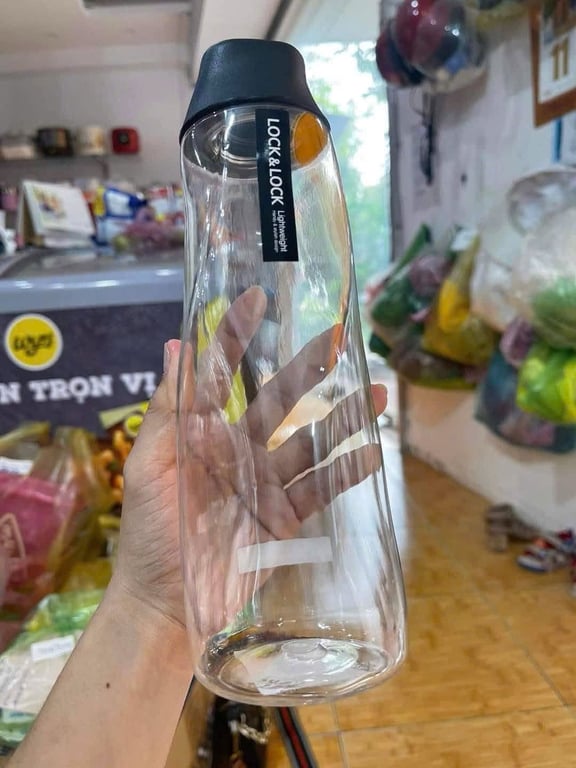 BÌNH ĐỰNG NƯỚC LOCK&LOCK 700ML HAP559BLK