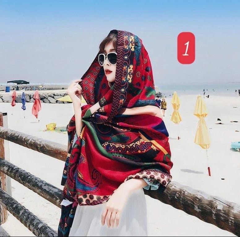 KHĂN CHOÀNG NỮ đi biển