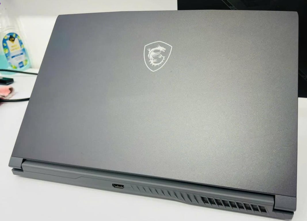 Laptop  MSI Thin 15 B13UC 2044VN (Core™ i7-13620H | 16GB | 512GB | RTX 3050 | 15.6 inch FHD 144Hz | Win 11 | Xám)