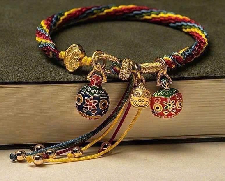 Vòng bện tay ngũ sắc