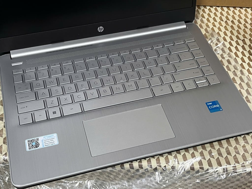 Laptop HP 14s-dq5121TU 8W355PA (Intel Core i3-1215U/ 8GB/ 512GB/ Intel UHD/ 14 inch FHD/ Win 11/  Bạc)