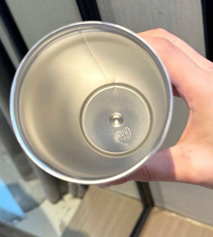 CỐC GIỮ NHIỆT CÓ NẮP ĐẬY KÈM QUAI XÁCH CH@nel SUS 304