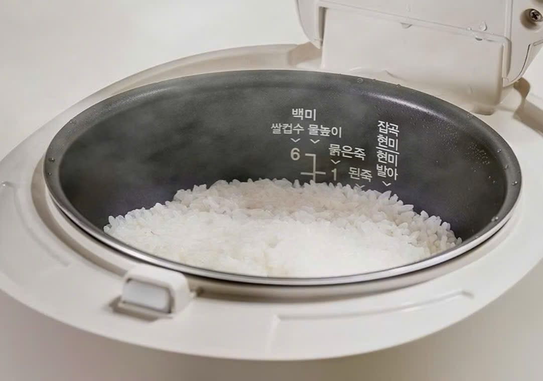 NỒI CƠM ĐIỆN CUCKOO CR-0685GƯ 1.08L