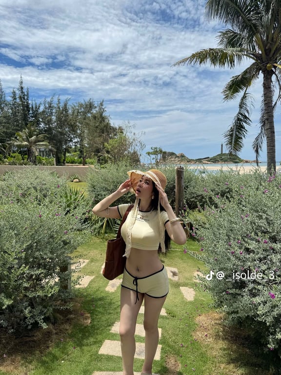 Set bikini hottrend vàng
