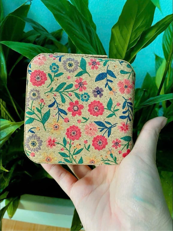 Hộp kim chỉ đa năng vintage