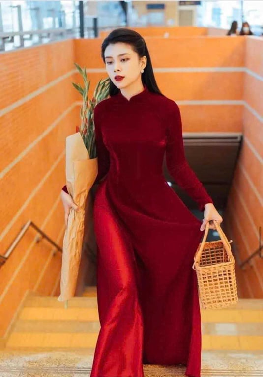 Áo dài nhung đỏ trơn