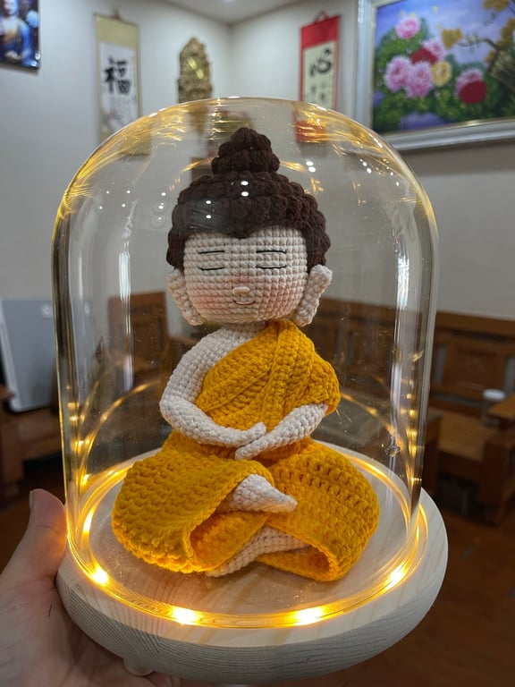 Khung kính tròn có đèn led size 18*22cm