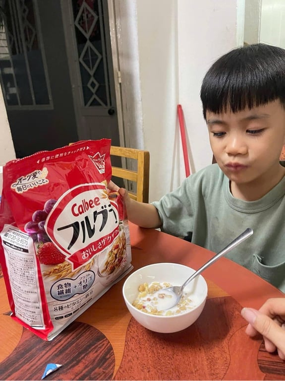 Ngũ cốc Calbee 750g Nhật Bản