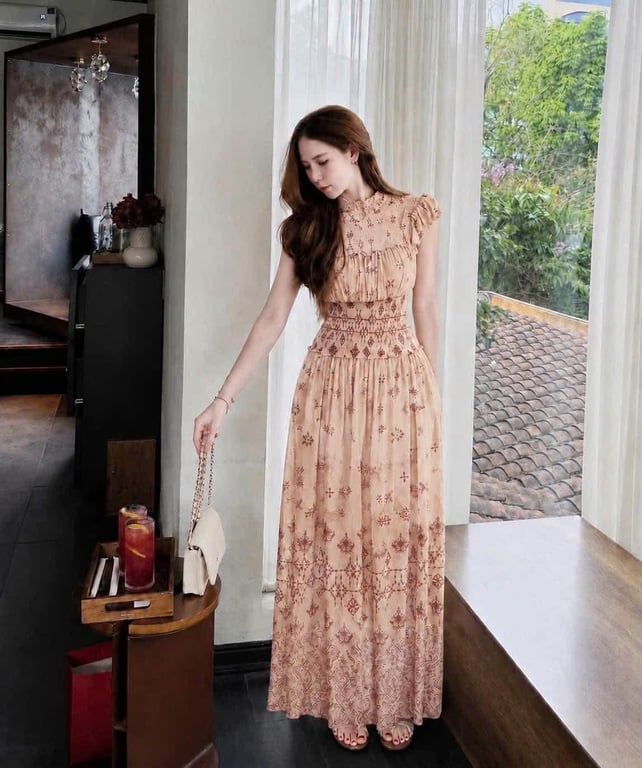 Váy nâu hoạ tiết  size M