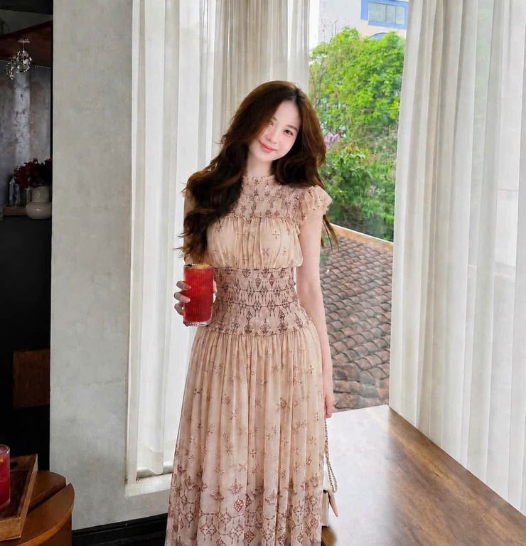 Váy nâu hoạ tiết  size M