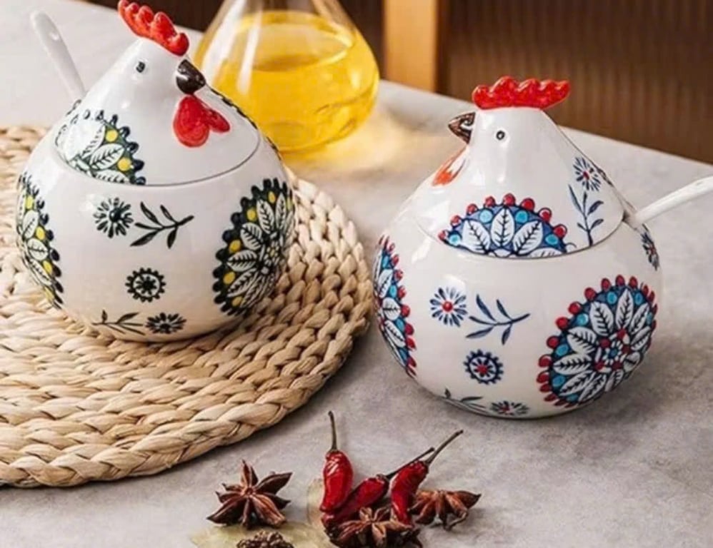 HŨ ĐỰNG GIA VỊ HÌNH CON GÀ - KÈM KHAY & THÌA TREGOER