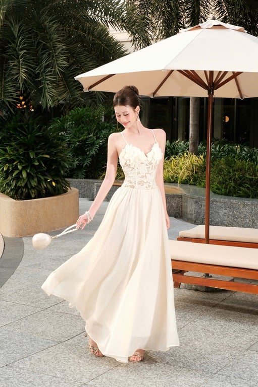 Đầm dây thân ren hoa nổi brand OBIBI