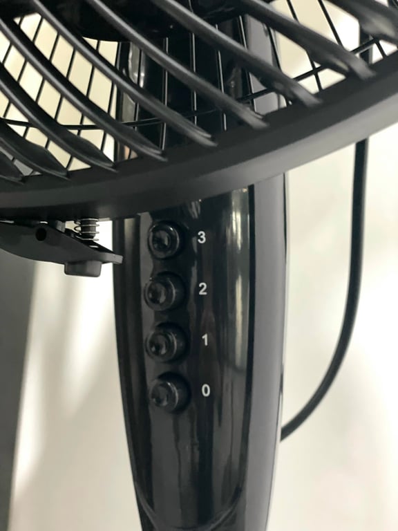 Quạt cây 3 cánh Lebenlang LBL1862 𝐤𝐡𝐨̂𝐧𝐠 đ𝐢𝐞̂̀𝐮 𝐤𝐡𝐢𝐞̂̉𝐧