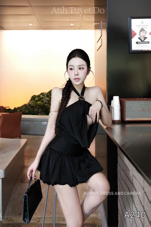 A240- yếm lụa khoét ngực 2 màu