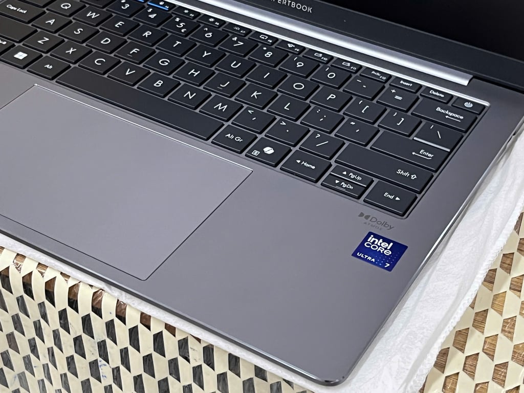 Laptop Asus ExpertBook P5405CSA-NZ0017W (Ultra 7 258V/ 32GB/ 1TB SSD/ 14 inch WQXGA/ 144Hz/ Win11/ Grey/ Vỏ nhôm/ Túi/2Y-OSS))