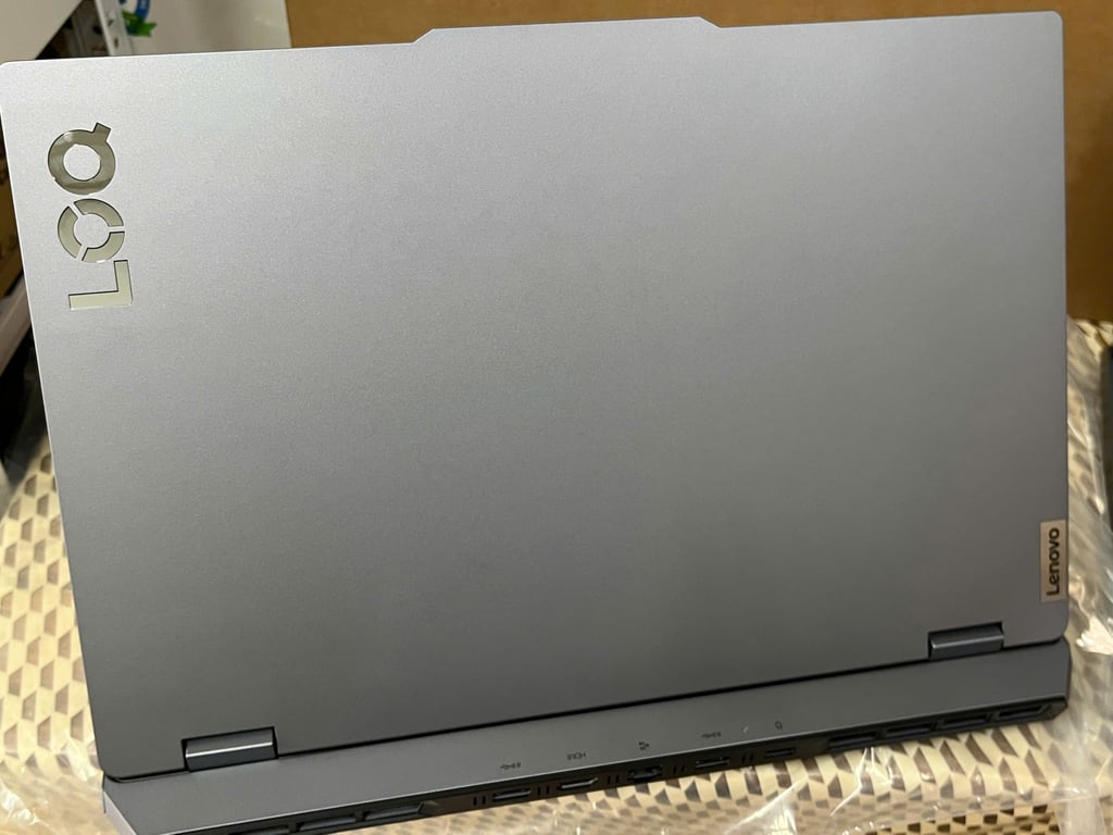 Lenovo LOQ 15IRX9 83DV012LVN (Core™ i5-13450HX | 12GB | 512GB | RTX™ 3050 6GB | 15.6 inch FHD 144Hz | Win 11 | Xám)