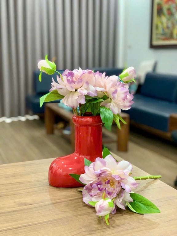 𝐑𝐄𝐃 𝐒𝐇𝐎𝐒𝐄 𝐕𝐀𝐒𝐄 - BÌNH HOA GIÀY ĐỎ