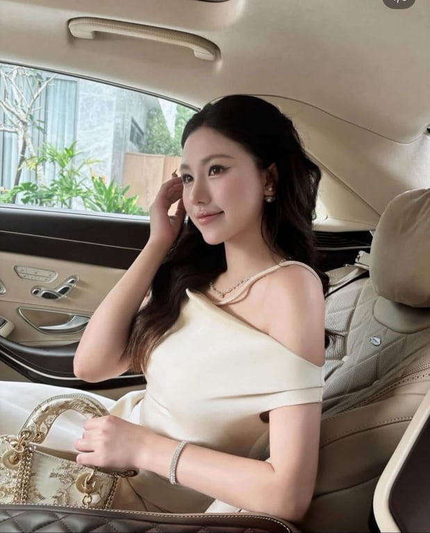 Váy lụa kem be trễ vai jolieloft