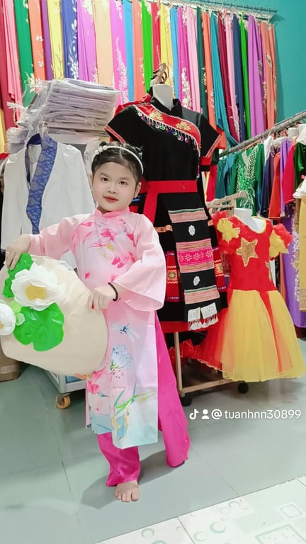 Áo dài hồng sen bé